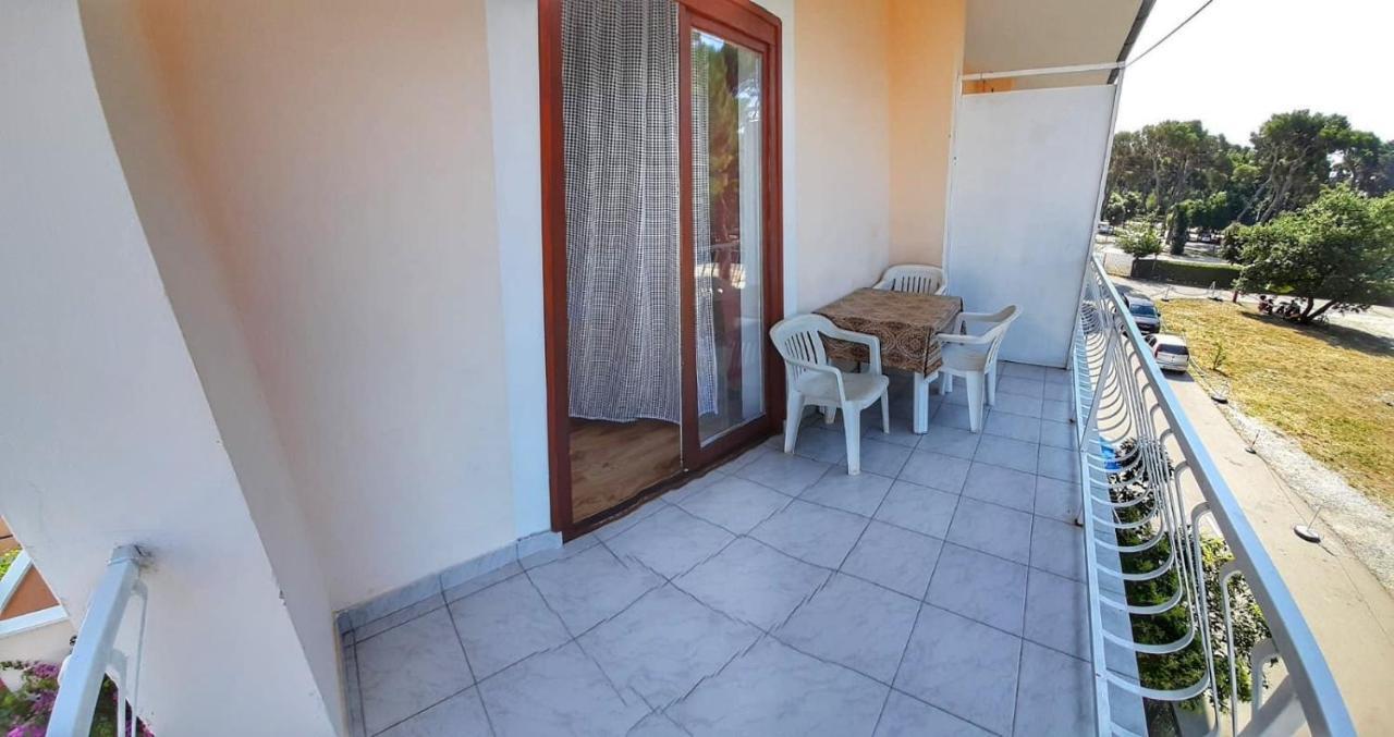 Apartmani Leon Biograd Na Moru Ngoại thất bức ảnh
