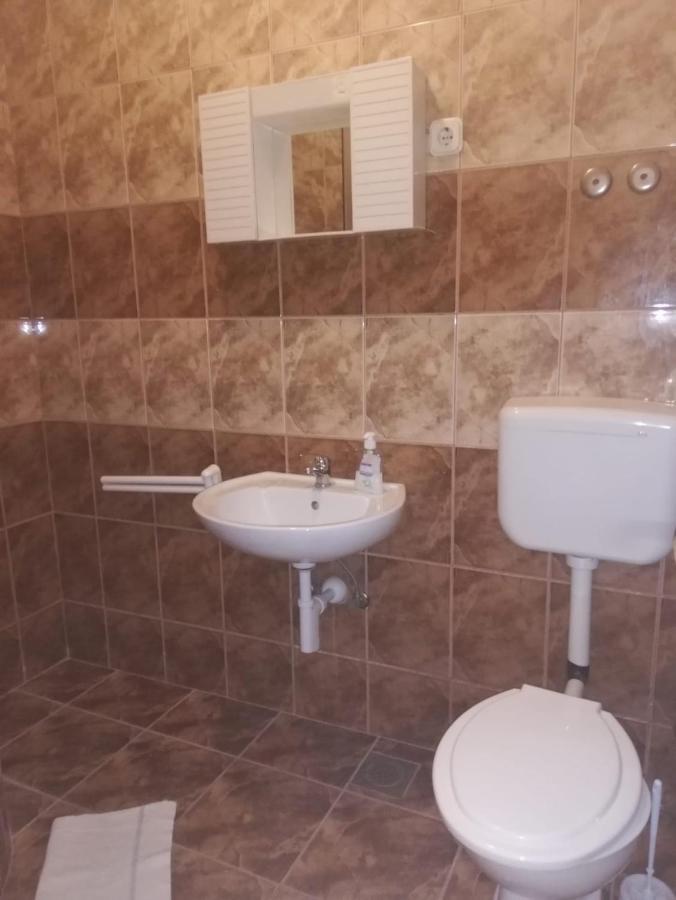 Apartmani Leon Biograd Na Moru Ngoại thất bức ảnh